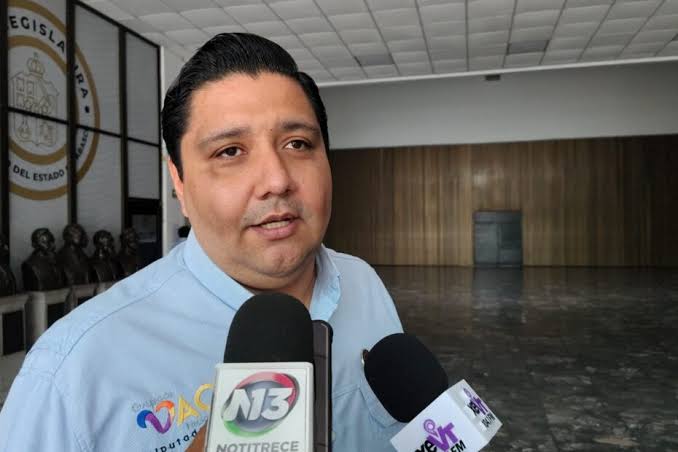 Lamenta Nelson Gallegos "degenere" en desfile de carros; pide mayor vigilancia en próximos eventos