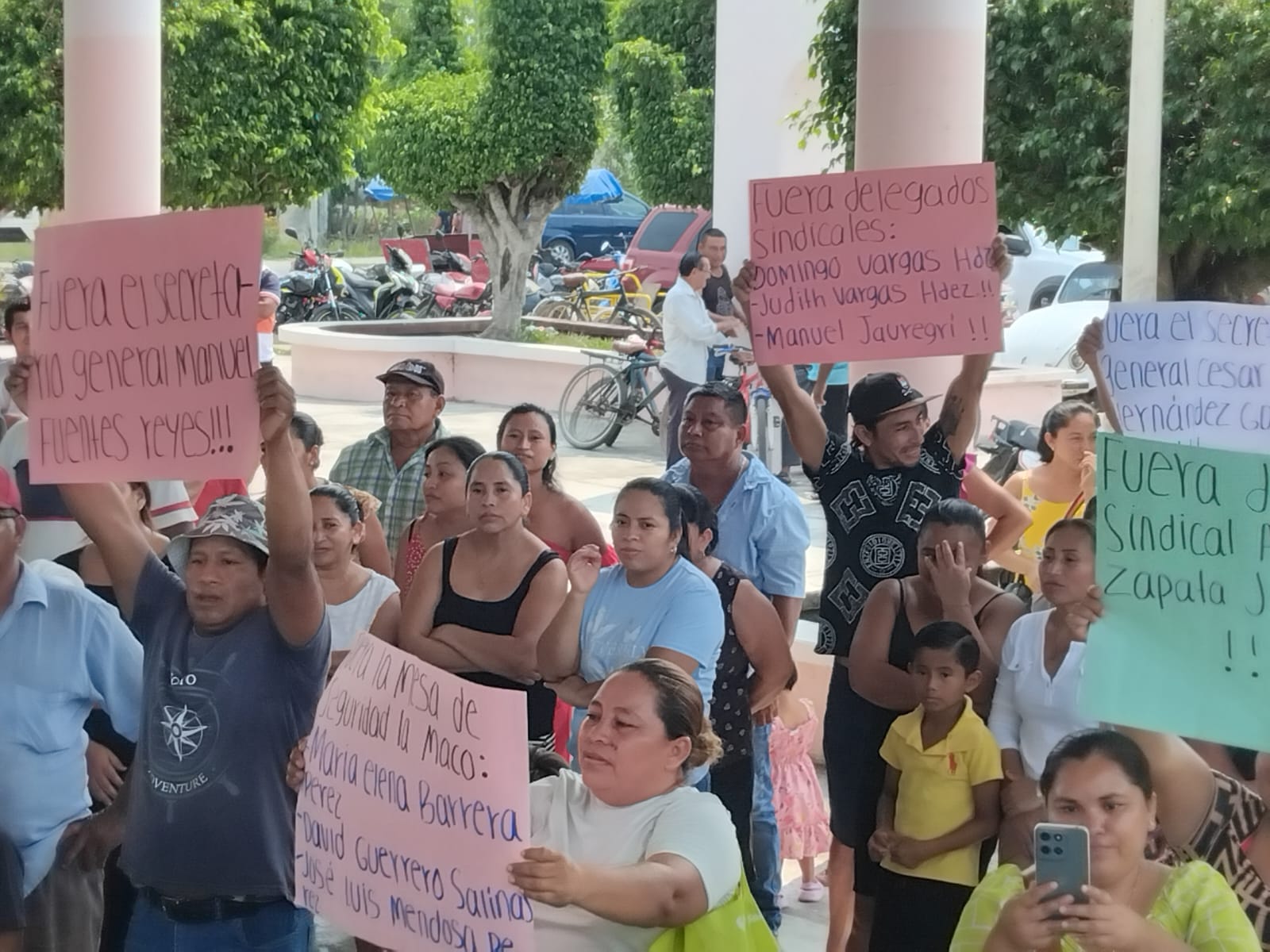 Comunidad Zoque de Mecoacán expulsa a pseudo líderes sindicales y exige a Pemex obras de infraestructura social