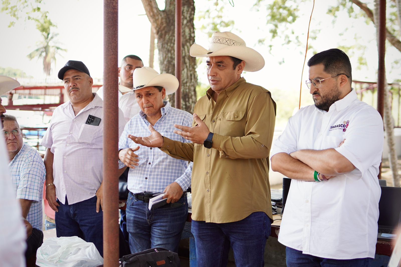SEDAP instala mesa de diálogo con ganaderos afectados en 'Paralelo 18'