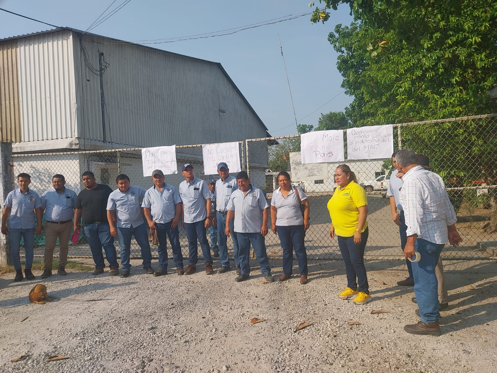 Protestan en los 11 almacenes de Diconsa en Tabasco por desabasto de maíz
