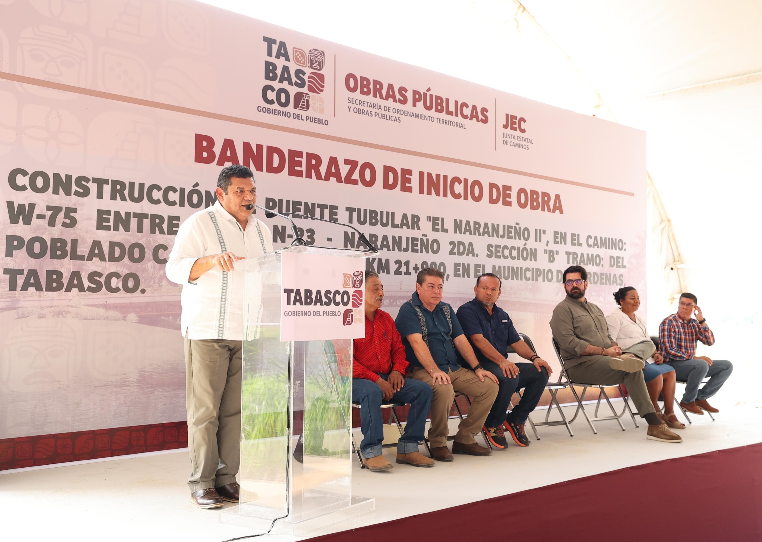 Javier May pone en marcha construcción de puente en el Poblado C-11 al Naranjeño