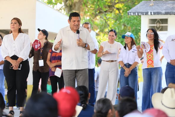 Acerca Javier May audiencias a Tres Bocas de Huimanguillo 