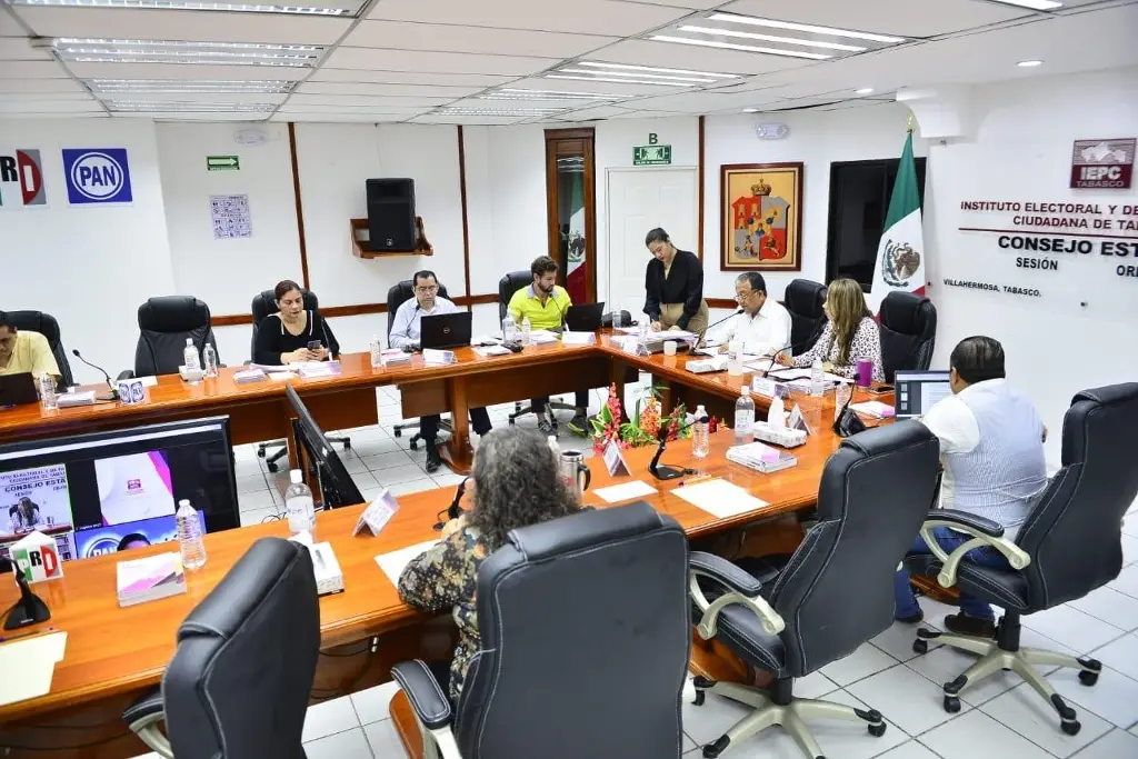 IEPCT desestima queja del PRD; determina que Javier May no incurrió en promoción personalizada en su informe trimestral