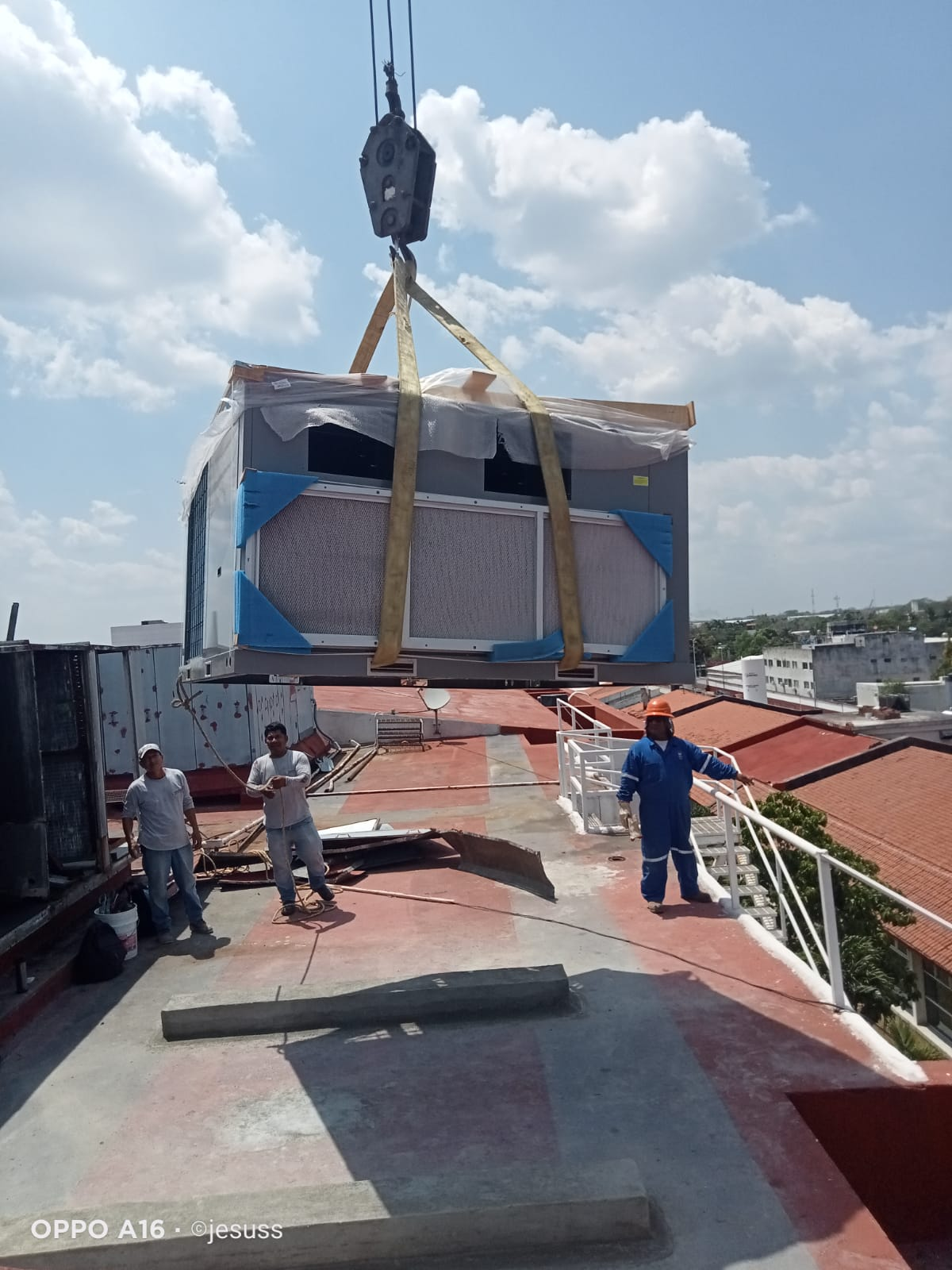 Realizan sustitución de aire acondicionado en Hospital Dr. Juan Graham Casasús