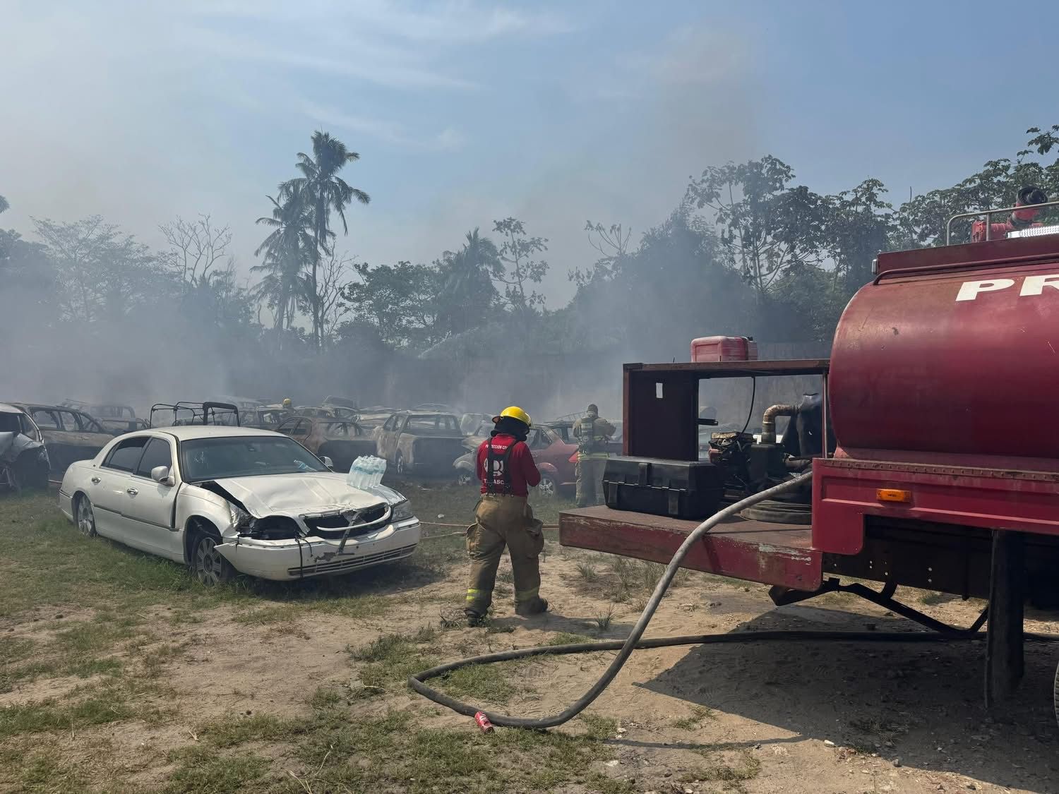 Controlado incendio en blvd. Manuel A. Romero Zurita; solo registran pérdidas materiales