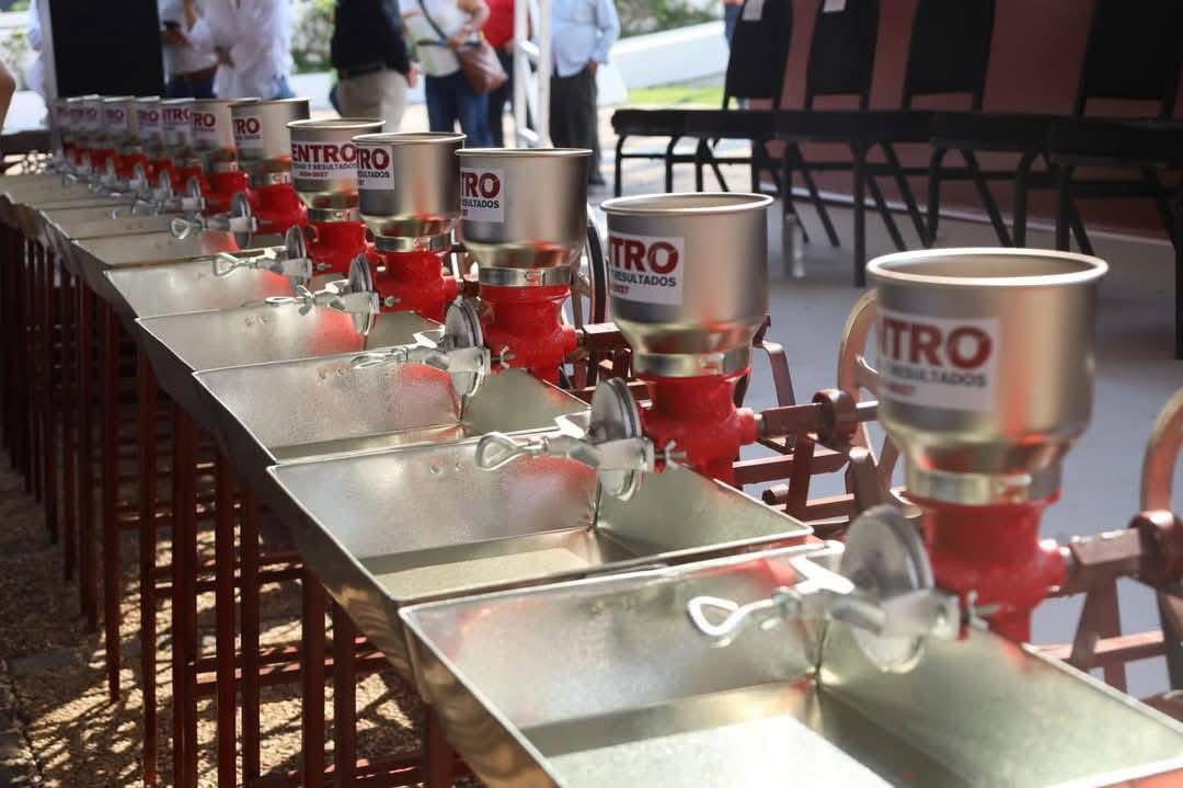 Entrega Yolanda Osuna 500 molinos eléctricos a mujeres