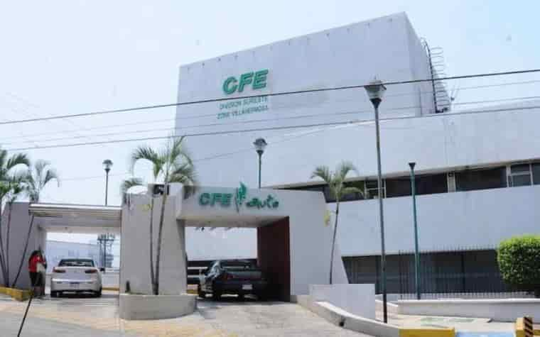 Vuelven bloqueos por quejas contra CFE 