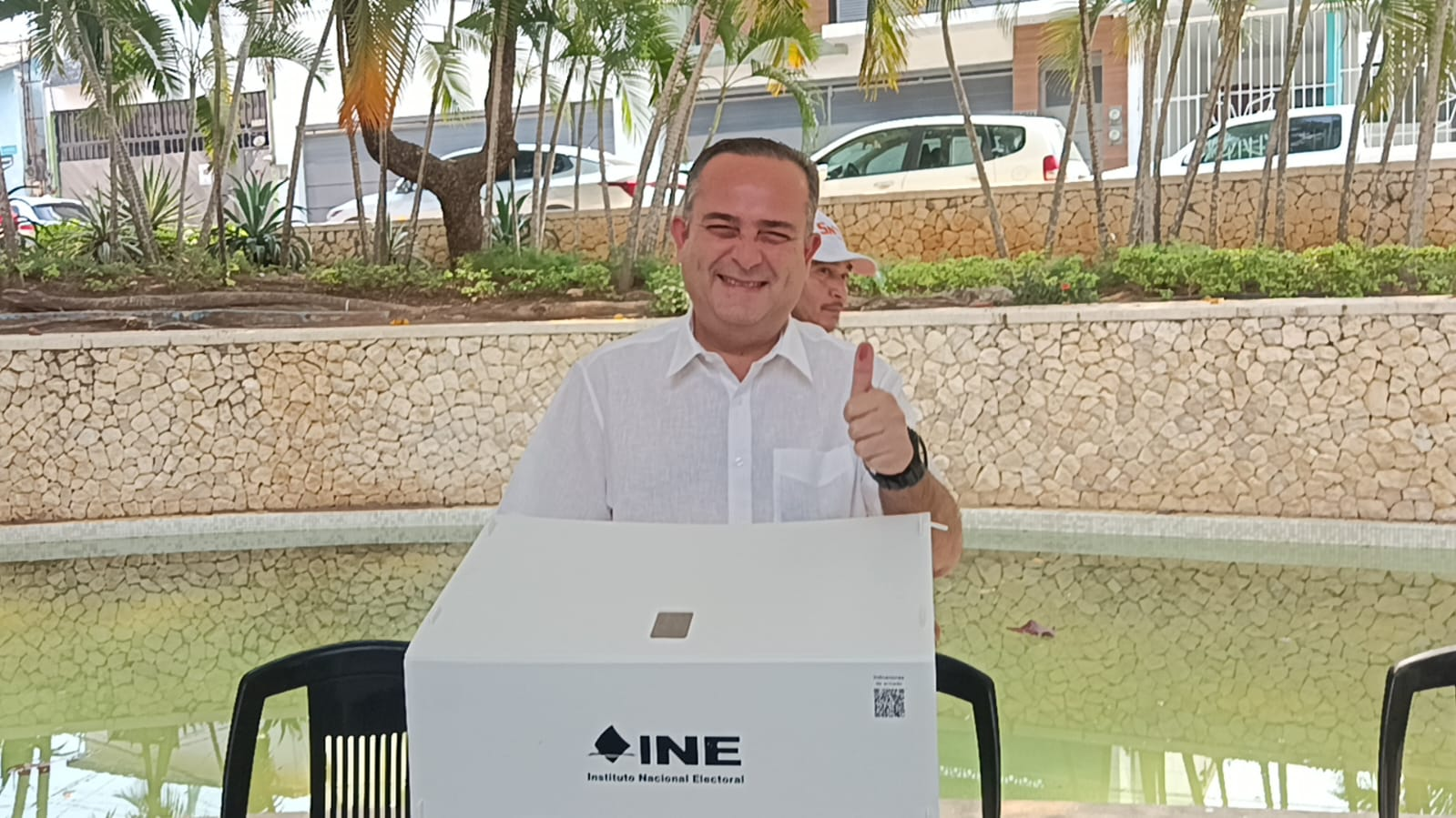 Acude presidente del TSJ a votar en elección judicial 