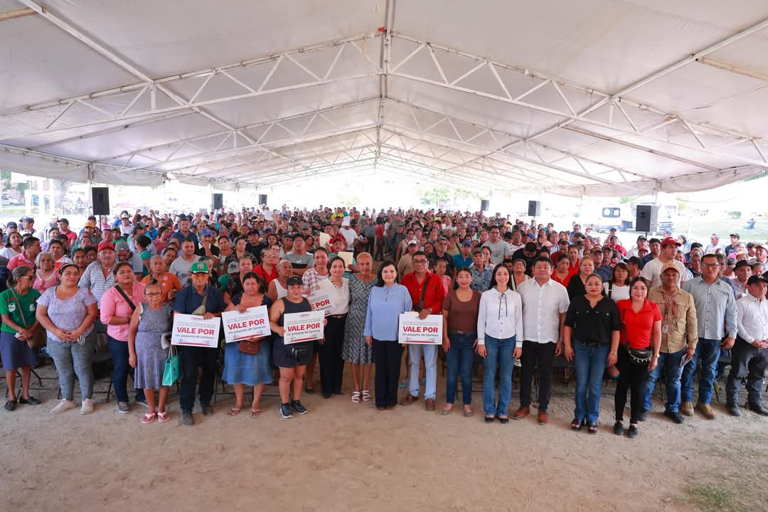 Entrega Yolanda Osuna 900 paquetes de láminas para mejorar viviendas en Centro