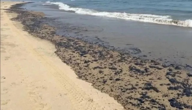 Pemex entabla mesa de diálogo con pescadores de Paraíso afectados por derrame de hidrocarburo 