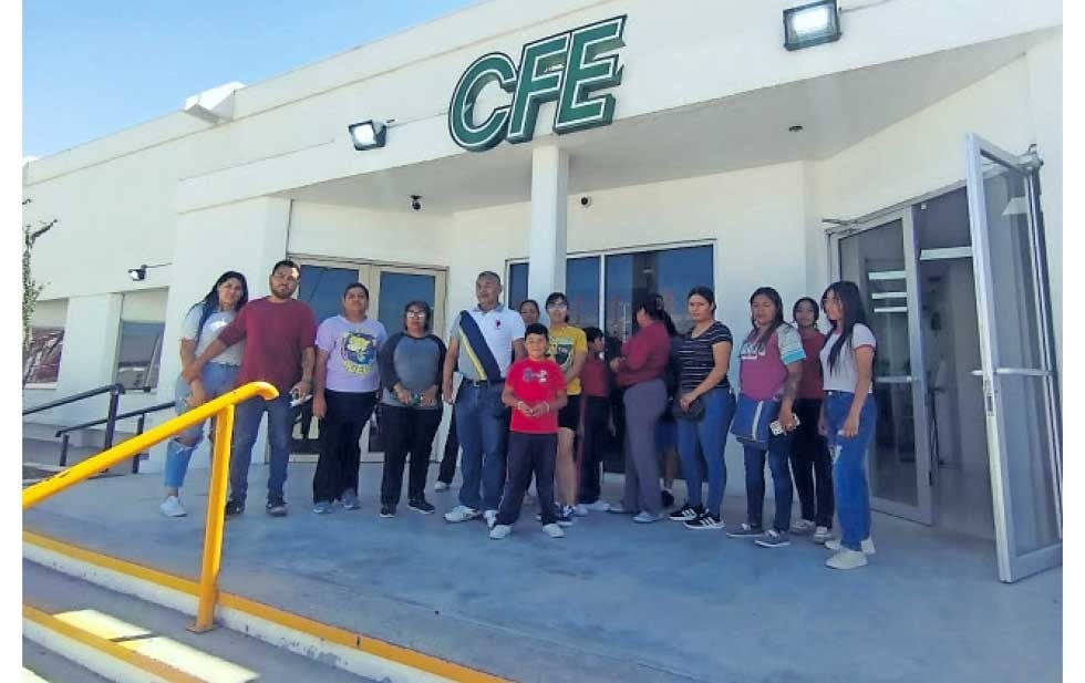 Padres de familia protestan por falta de energía eléctrica en primaria de Gaviotas Norte