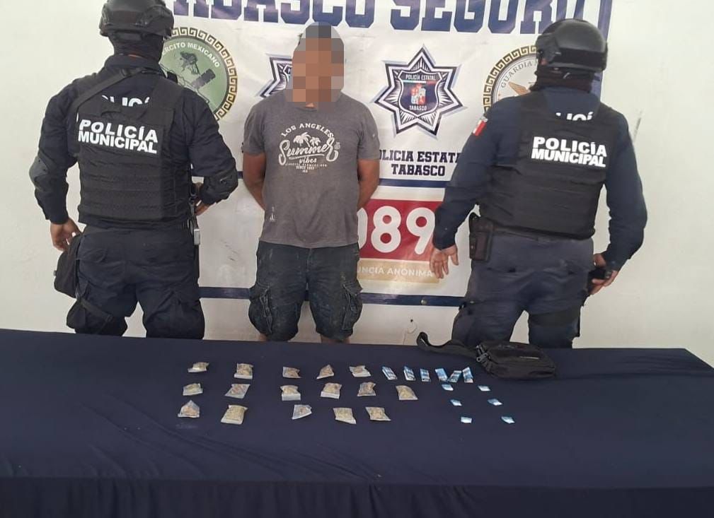 Lo encuentra Policía de Comalcalco con droga; quiso sobornar a la autoridad y termina detenido