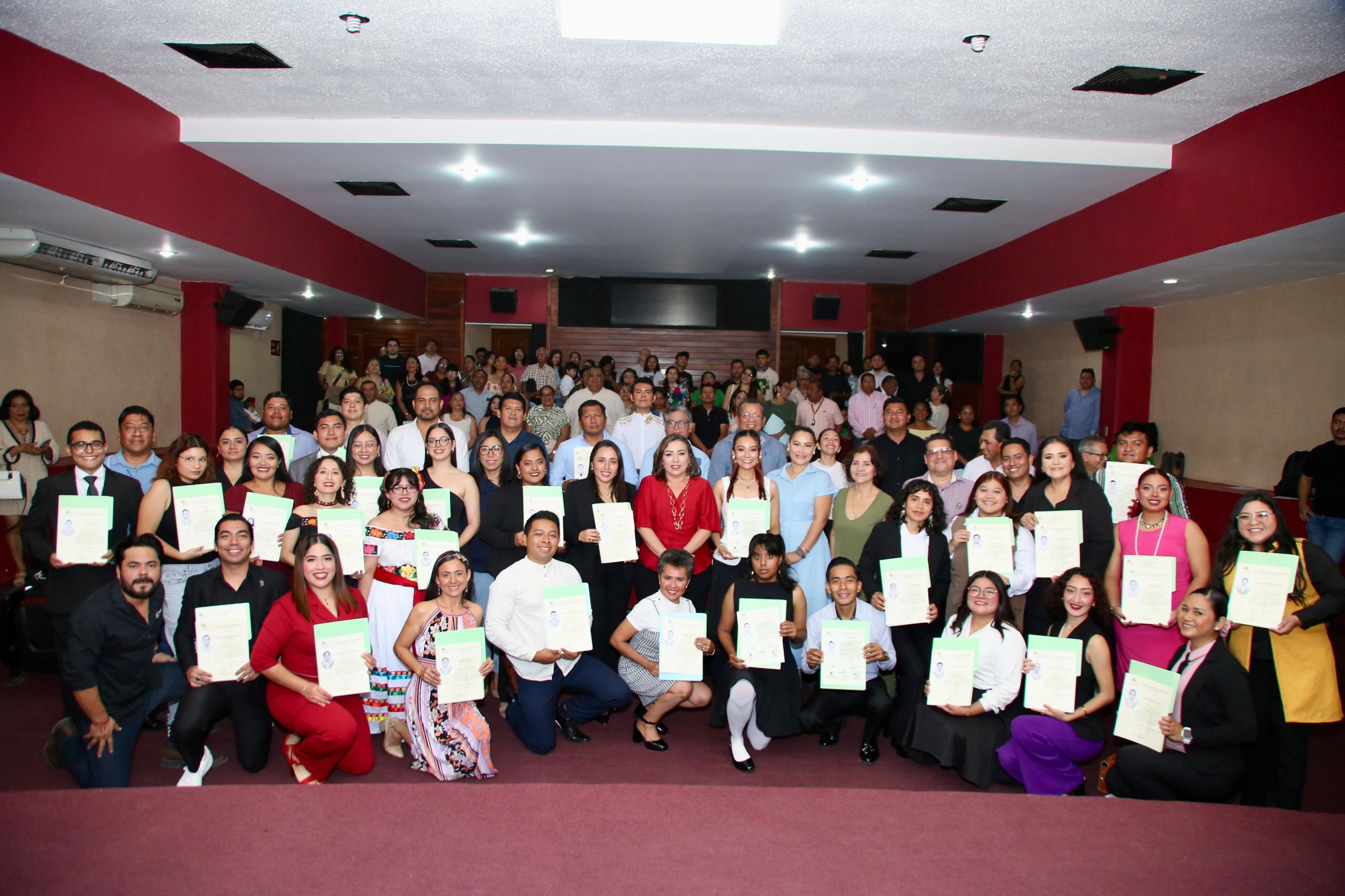 CEIBA entregó 40 nuevos títulos profesionales en  las licenciaturas de Promoción Cultural y Educación Artística. 