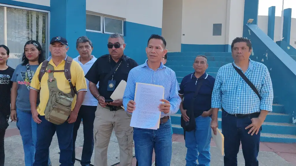 Trabajadores de la FGE entregan pliego petitorio por rezago salarial