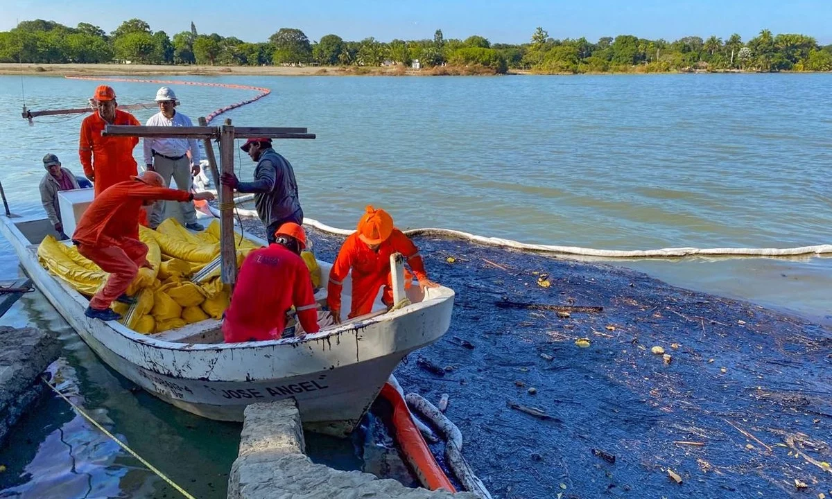 SIN EMPRESA RESPONSABLE POR DERRAME EN EL GOLFO; CREARÁN GRUPO DE INVESTIGACIÓN
