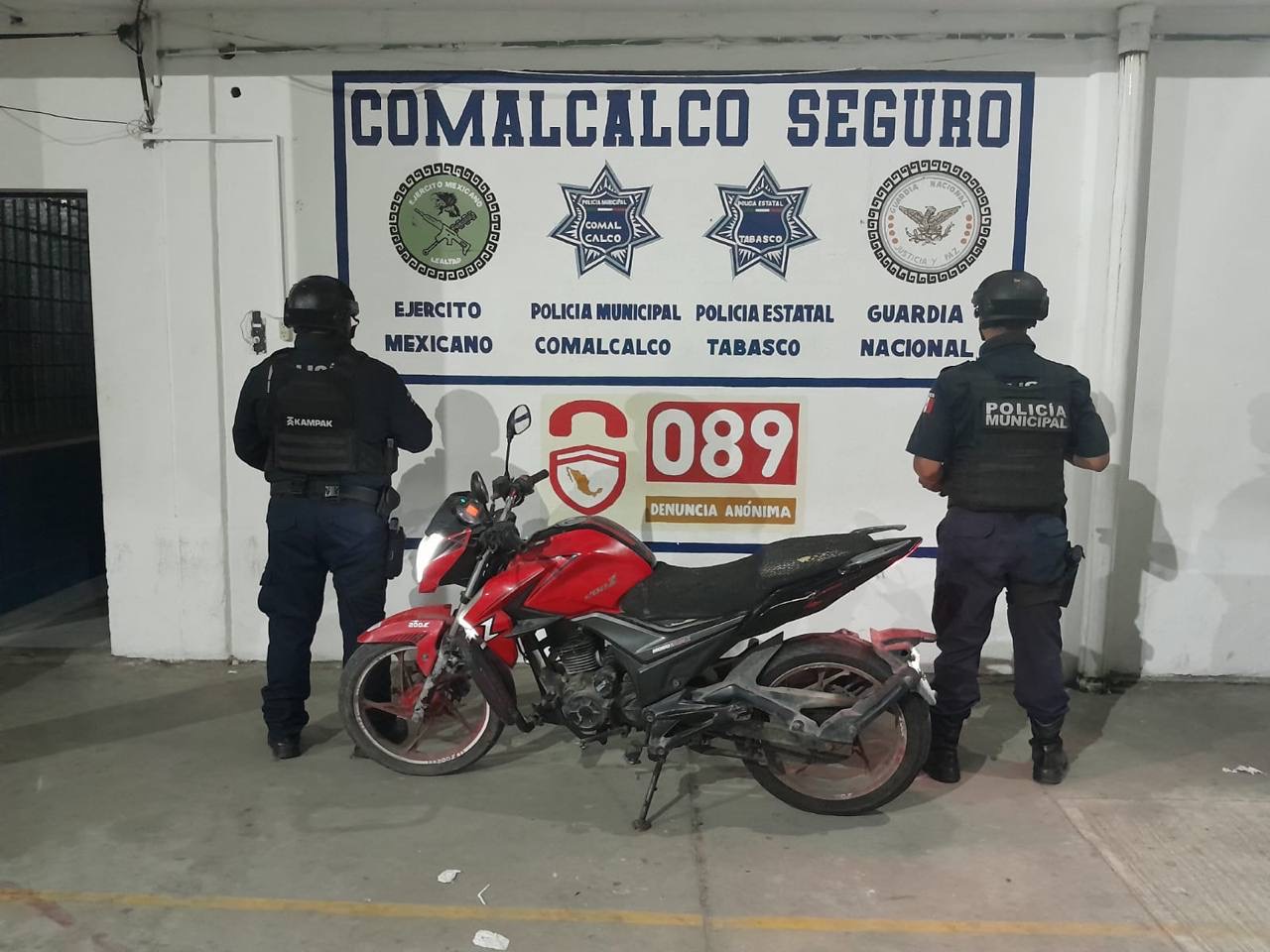 Asegura Policía de Comalcalco moto abandonada cerca de Soriana