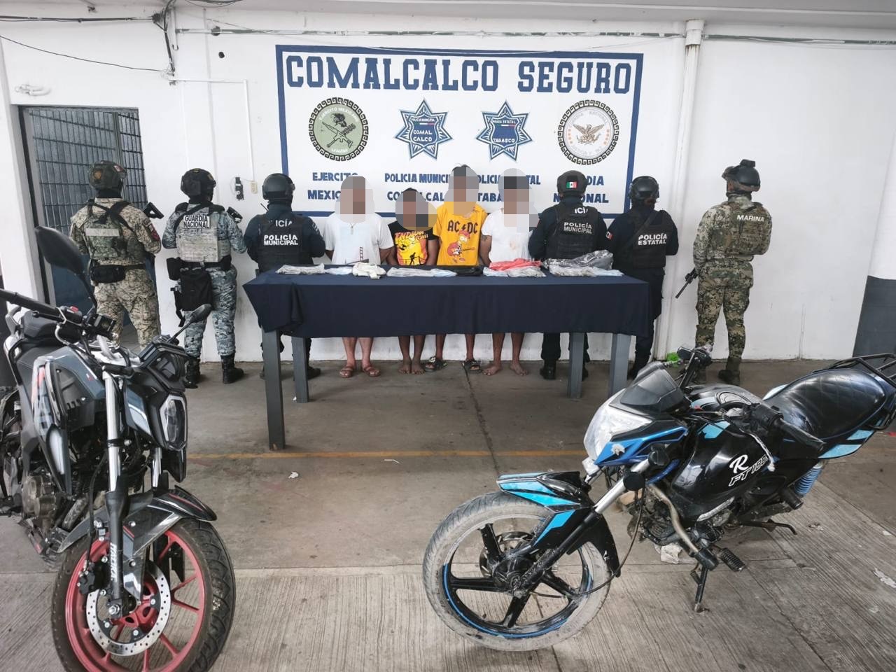 Detienen a cuatro con marihuana y “cristal” en la colonia Gobernadores de Comalcalco
