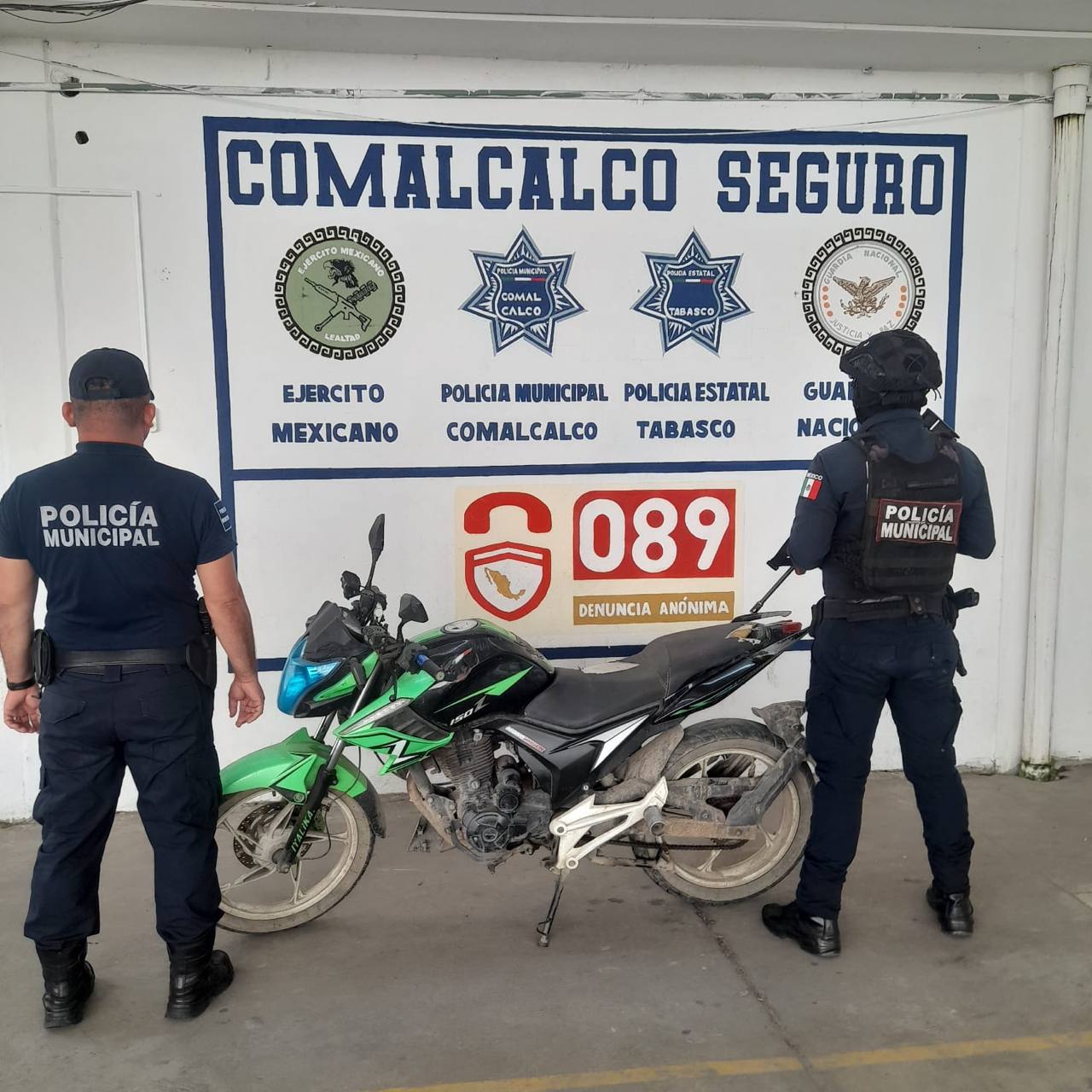 Asegura Policía de Comalcalco moto abandonada en Tecolutilla