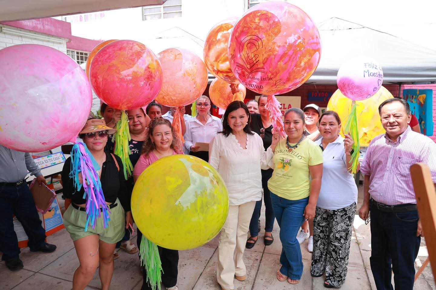 Fortalece Yolanda Osuna la vocación lectora en Centro con homenaje al poeta José Carlos Becerra