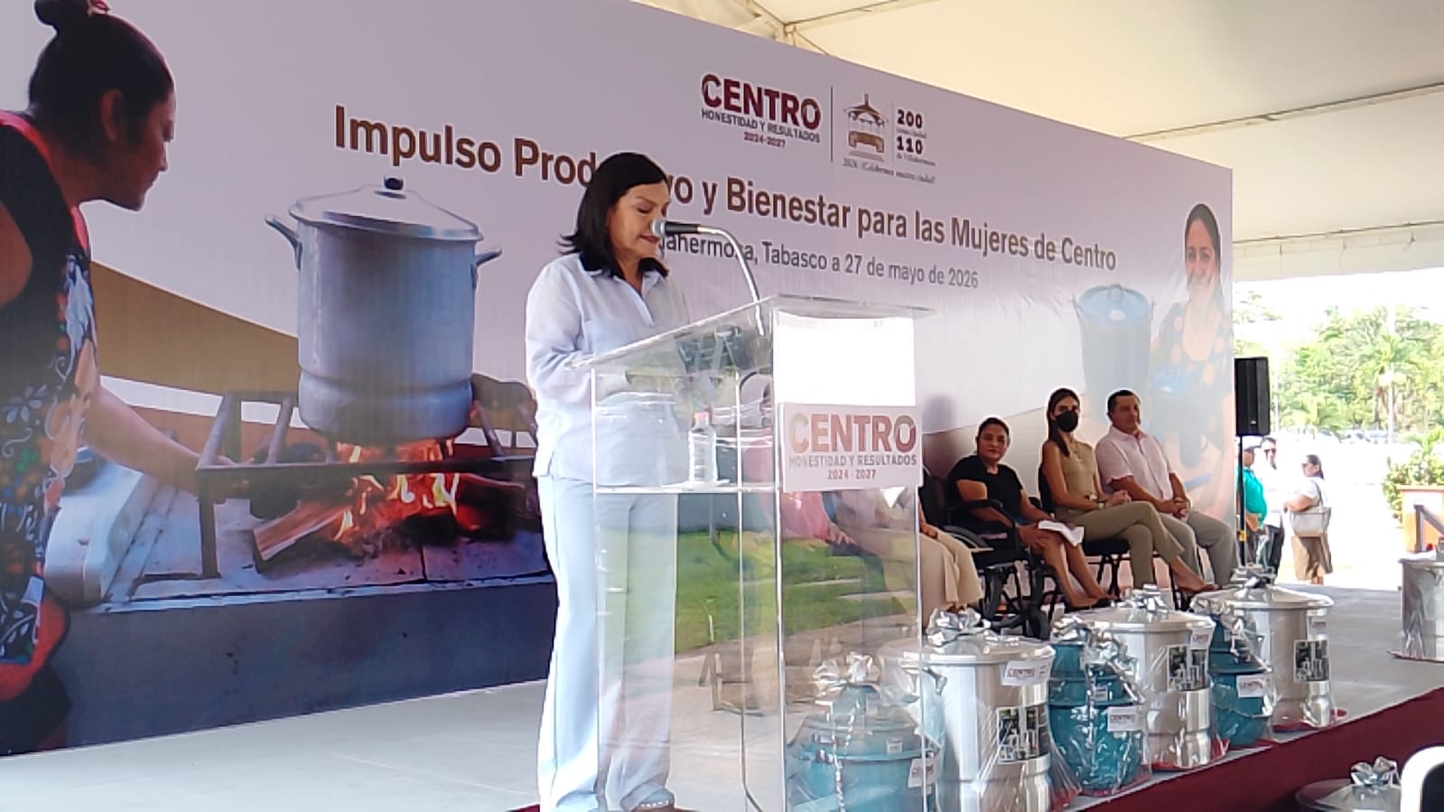 Entrega Yolanda Osuna mil utensilios de cocina a mujeres emprendedoras de Centro