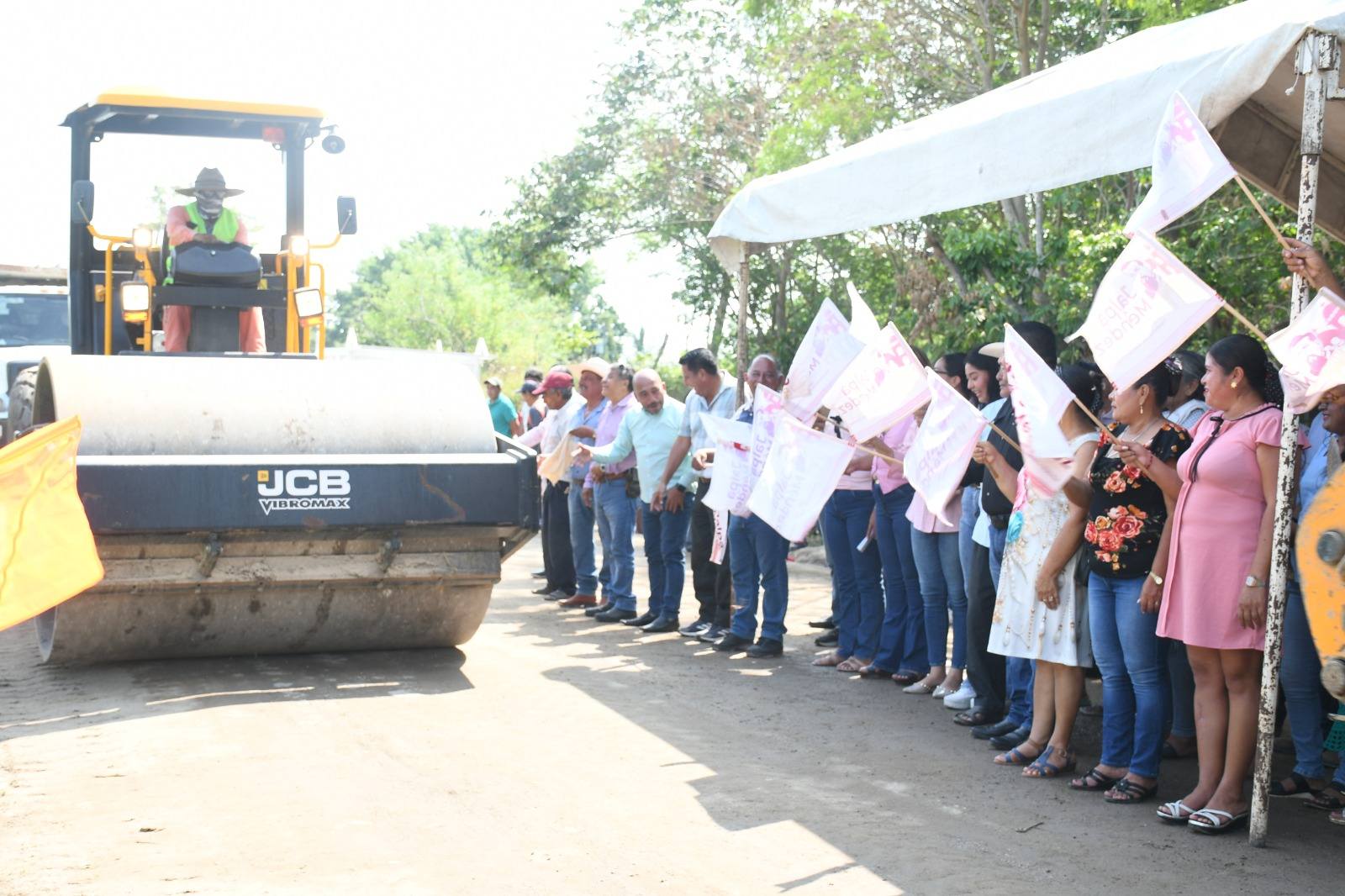 Inician rehabilitación de carretera en Tierra Adentro 2ª Sección de Jalpa de Méndez