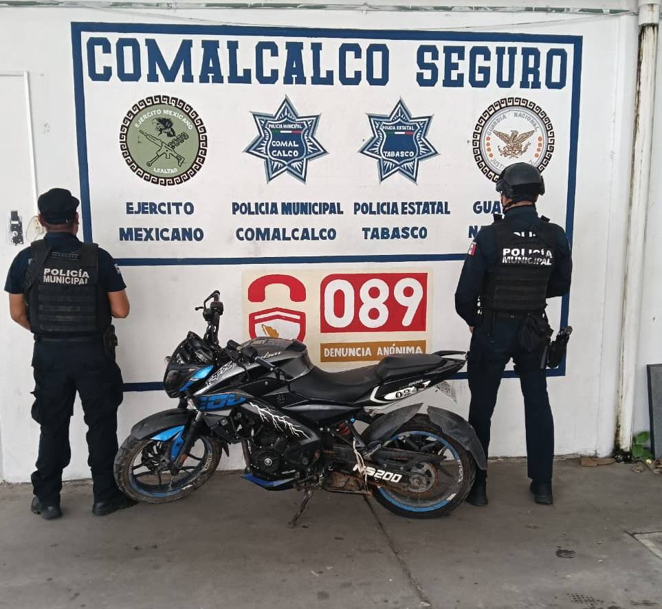 Recupera Policía de Comalcalco motocicleta dejada abandonada