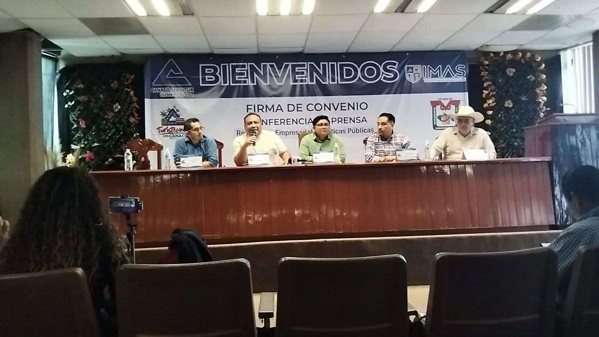 CANACO responde a Morena: "Si quieren guerra, guerra tendrán"