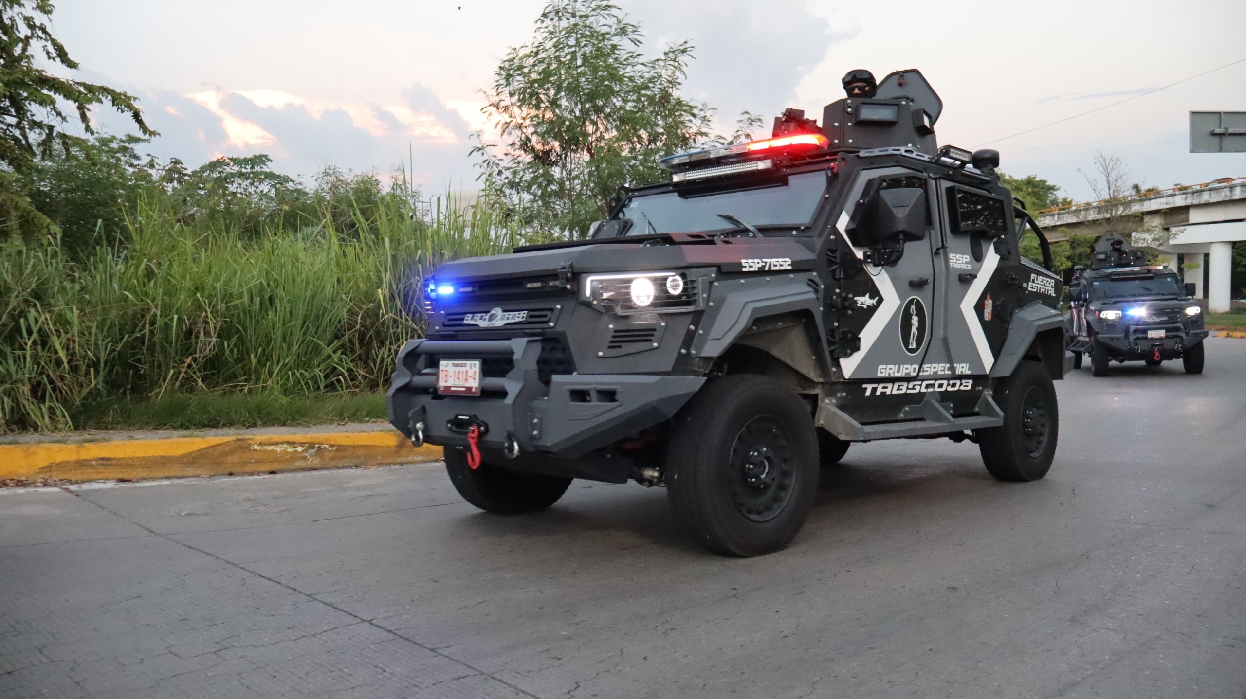 Detienen a 17 personas y aseguran más de 63 mil litros de hidrocarburo y asfalto en Tabasco