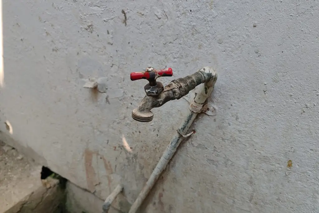 Siete de cada 10 usuarios no pagan el servicio de agua en Centro, revela el SAS