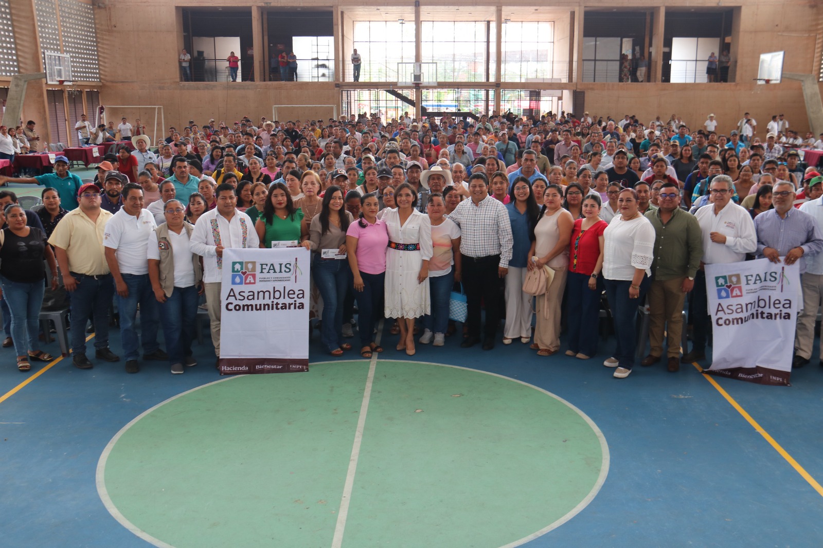 Lorena Méndez Denis encabeza la entrega de 212 tarjetas bancarias del Fondo de Aportaciones para la Infraestructura Social para los Pueblos y Comunidades Indígenas y Afromexicanas en Tabasco