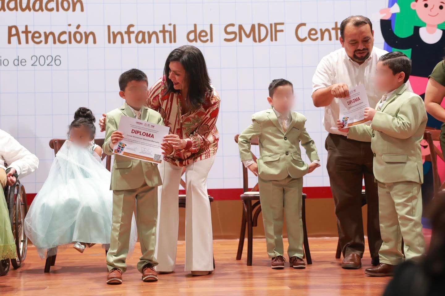Reconoce Yolanda Osuna a 83 niñas y niños por culminar su etapa escolar en los CAI Carmen de Mora y Mis Primeros Años
