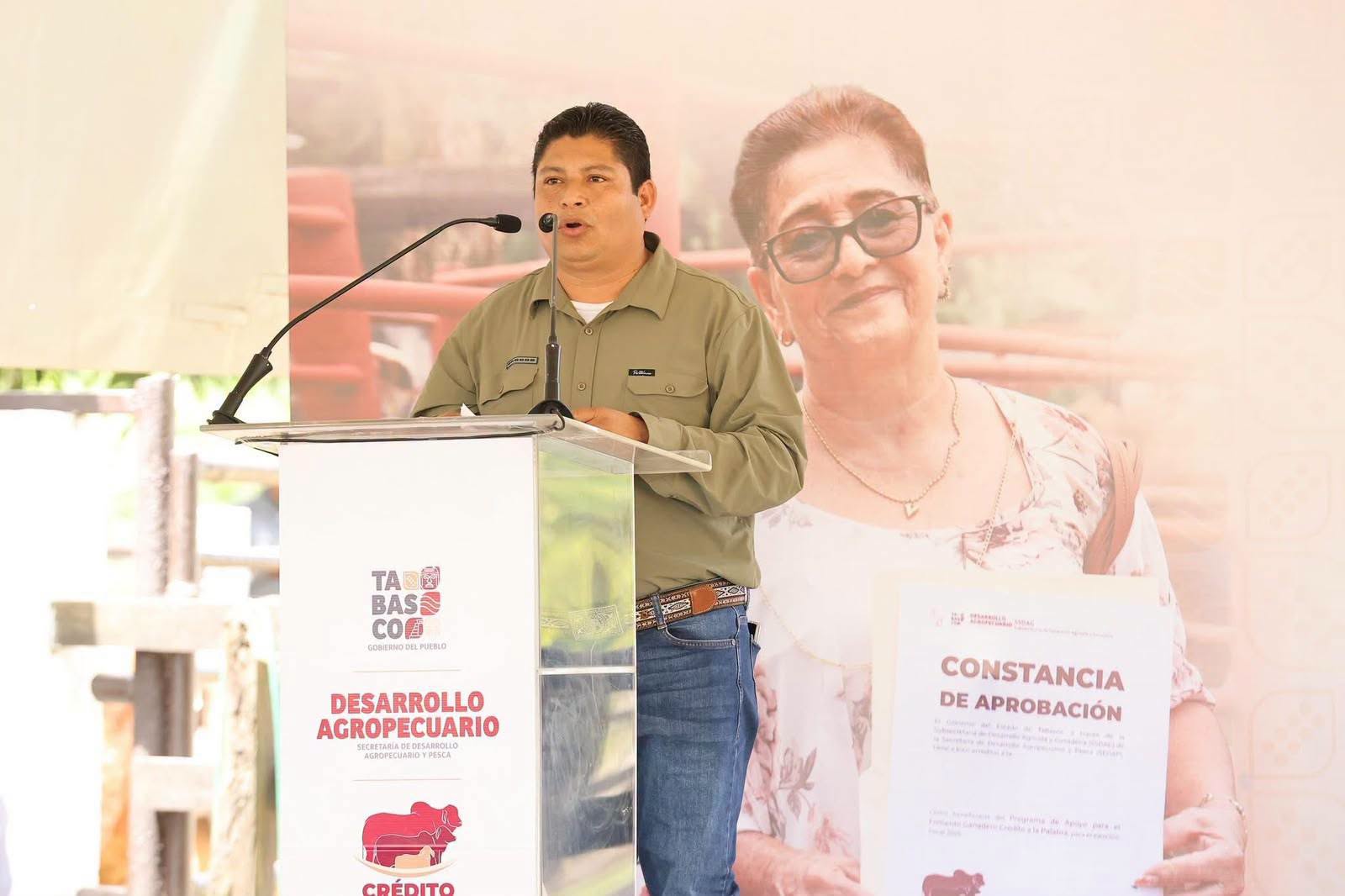 Entregan apoyos del programa Crédito Ganadero a la Palabra en Jalpa de Méndez