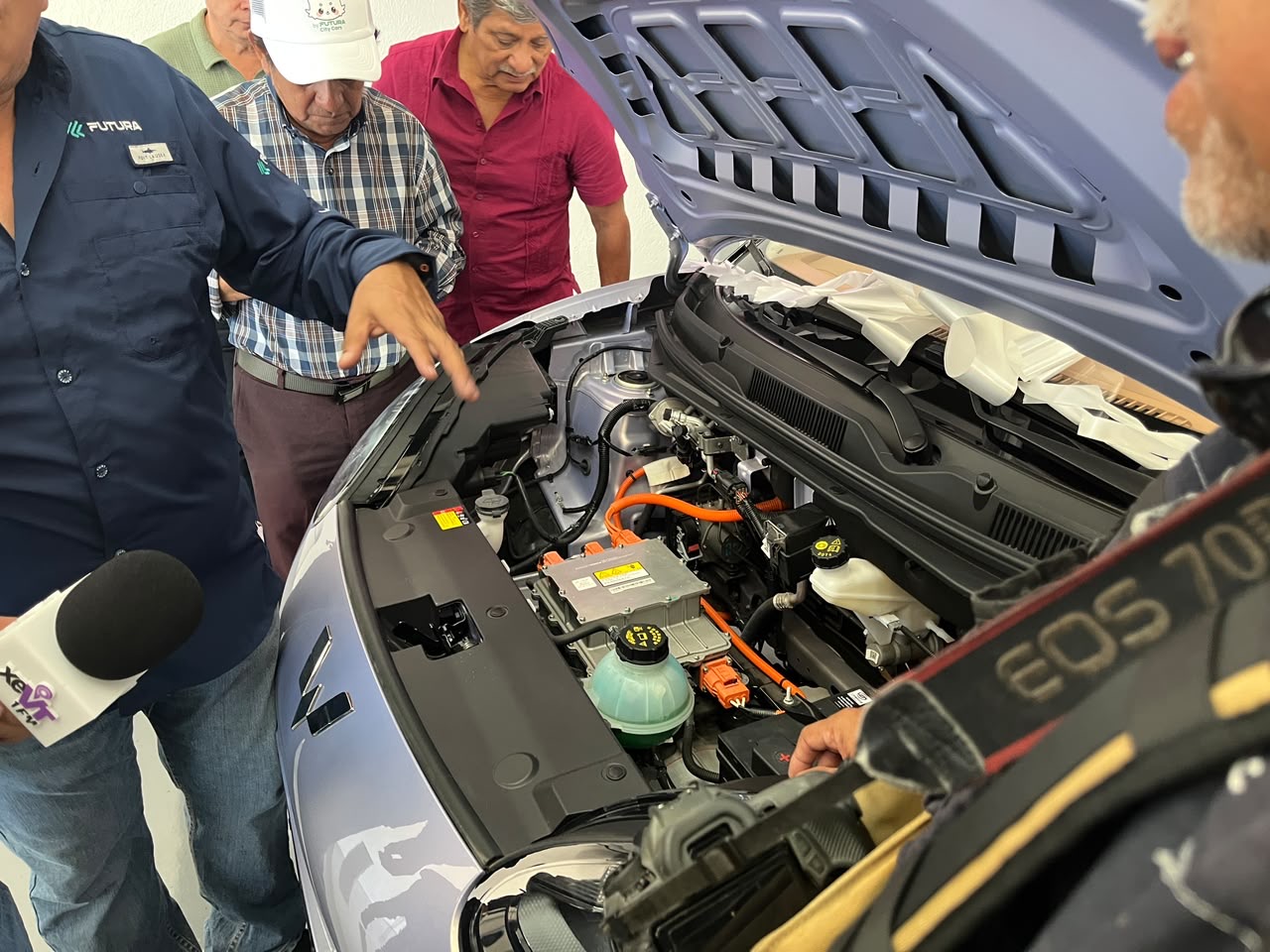 Proponen transición a vehículos eléctricos en parque vehicular de taxis de Centro.