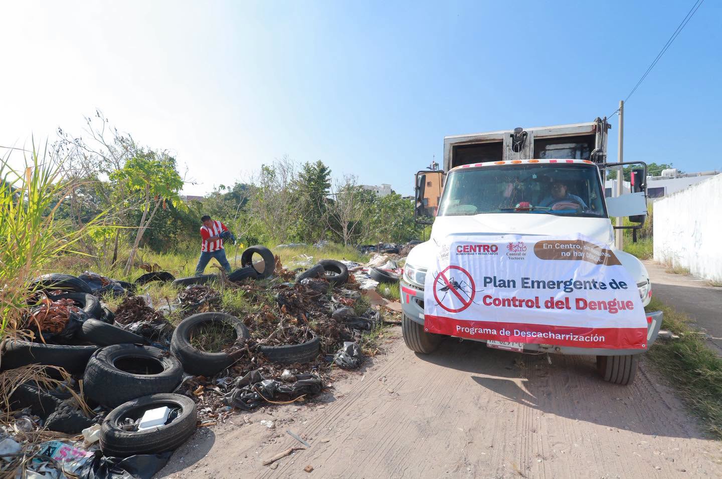 Realiza Centro limpieza en tiradero clandestino en la zona de El Toreo, en Atasta  
