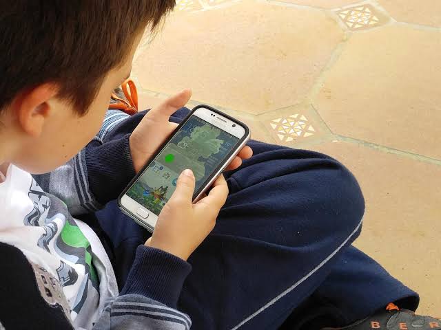 CENEPRED llama a reforzar el control del uso de redes sociales para prevenir violencia escolar  Nota: