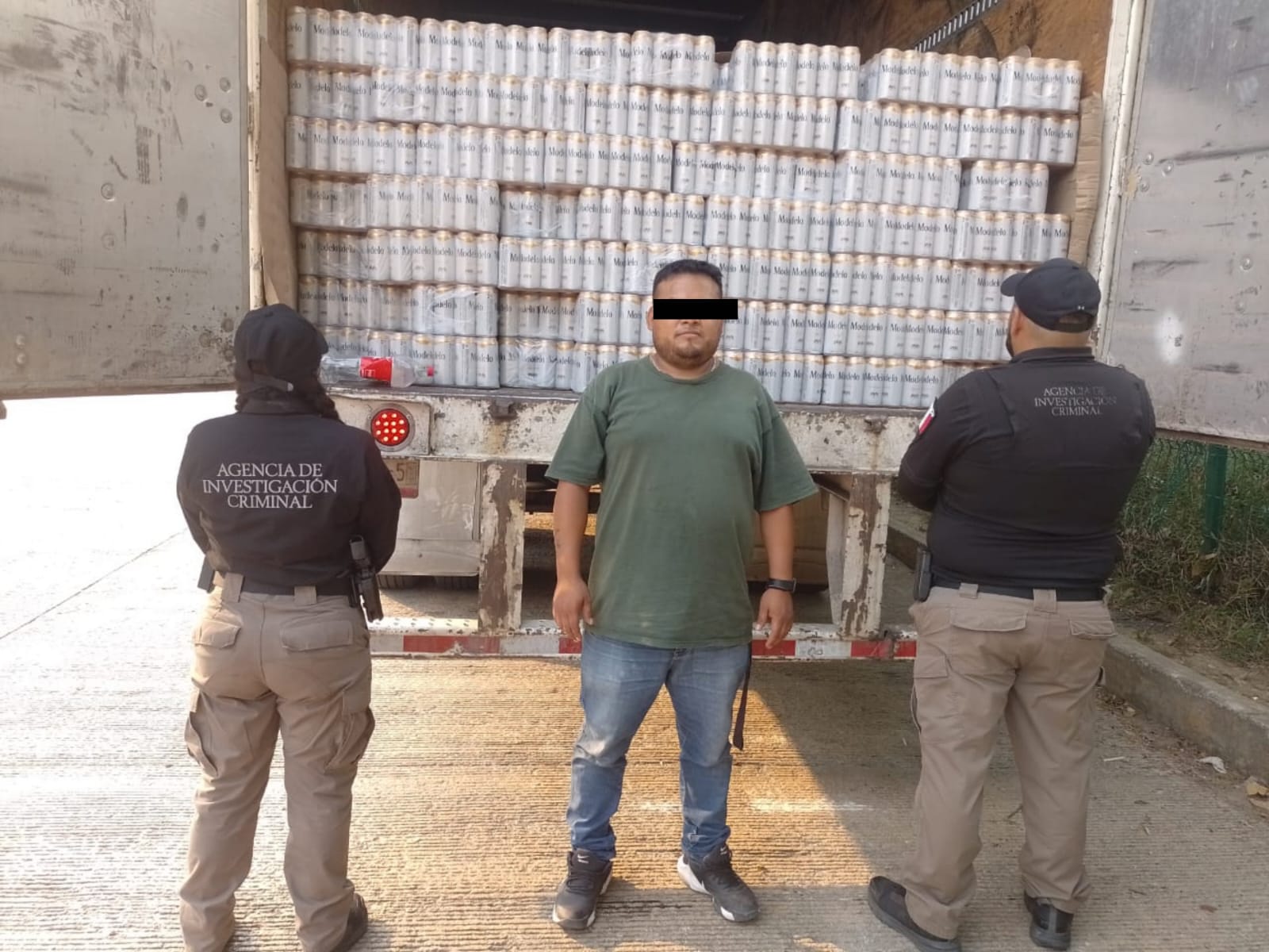 Aseguran cerca de 48 mil latas de cerveza en operativo de la FIRT Olmeca en Huimanguillo