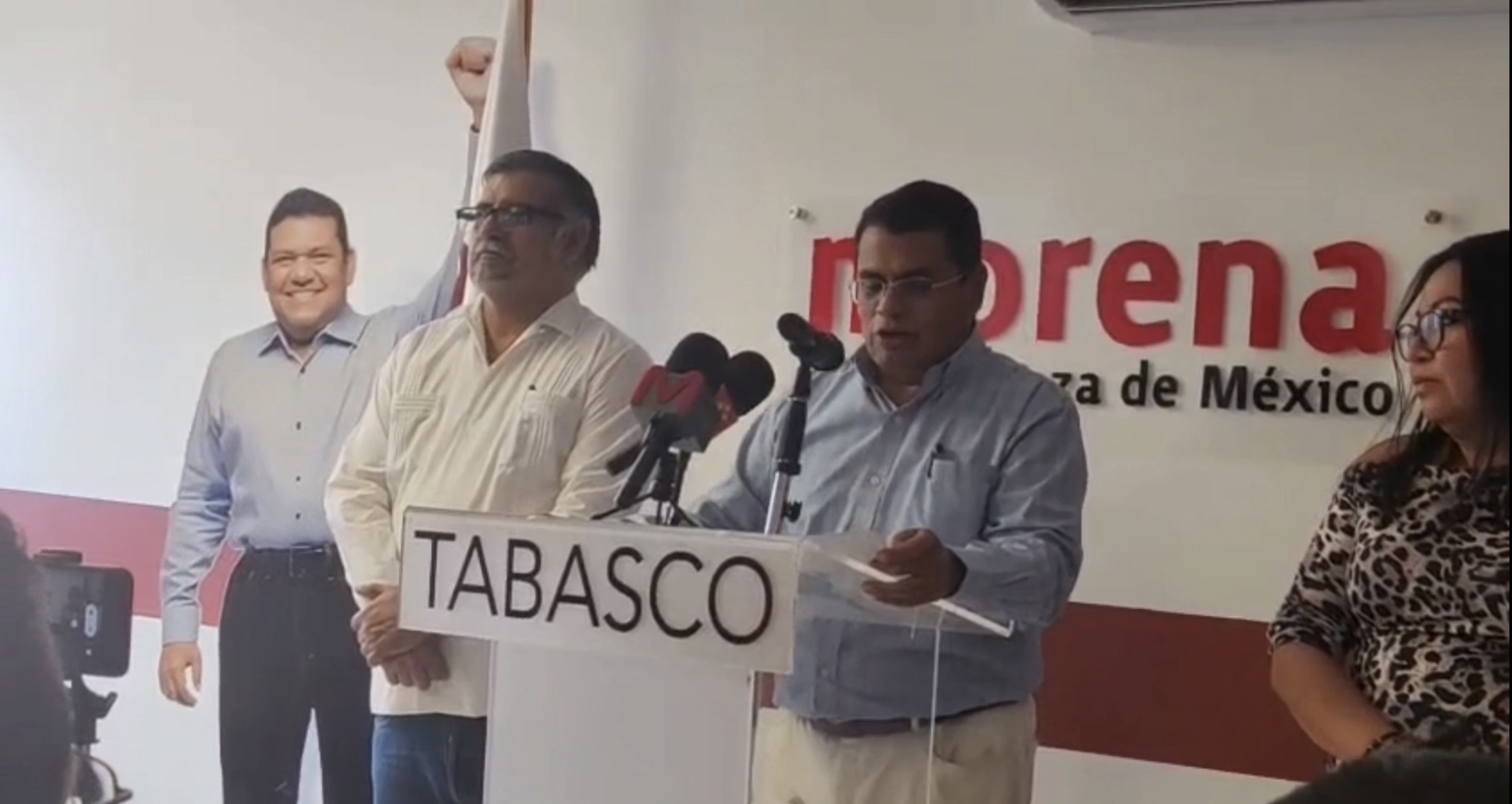 Morena responde a "políticos reciclados" por ataques contra Javier May; rechaza rumores y provocaciones