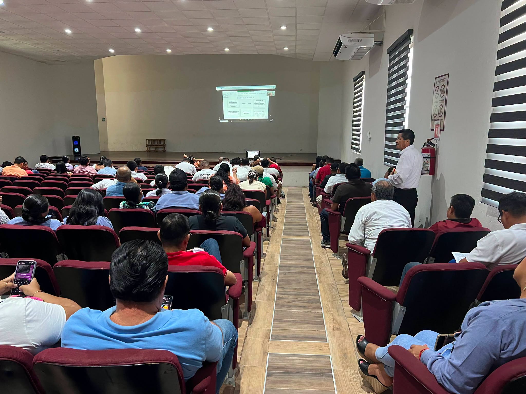 Capacitan a servidores públicos de Jalpa de Méndez en derechos laborales