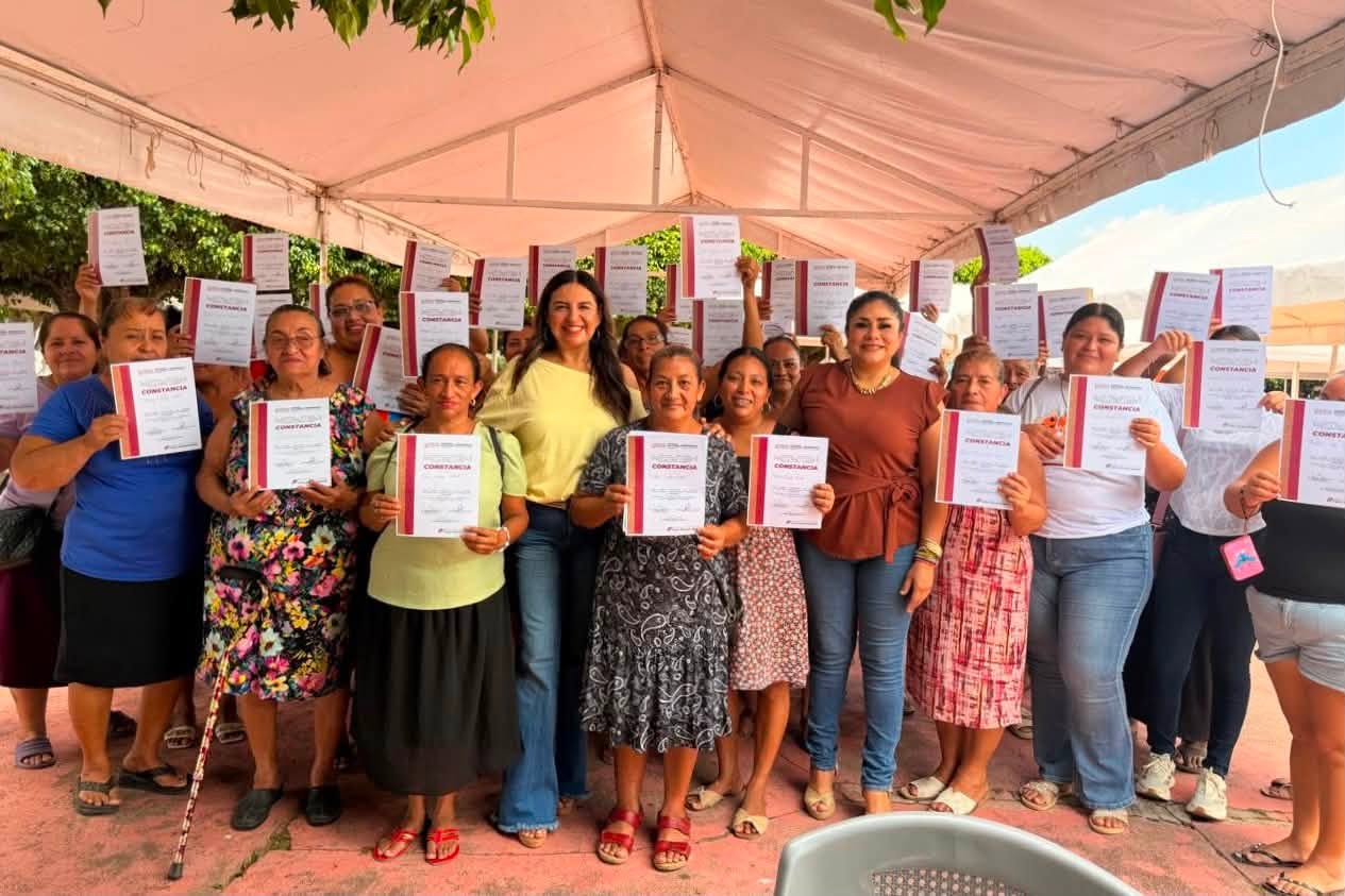 Capacitan a mujeres de Villa Carlos Greene en crianza positiva y manejo de aves