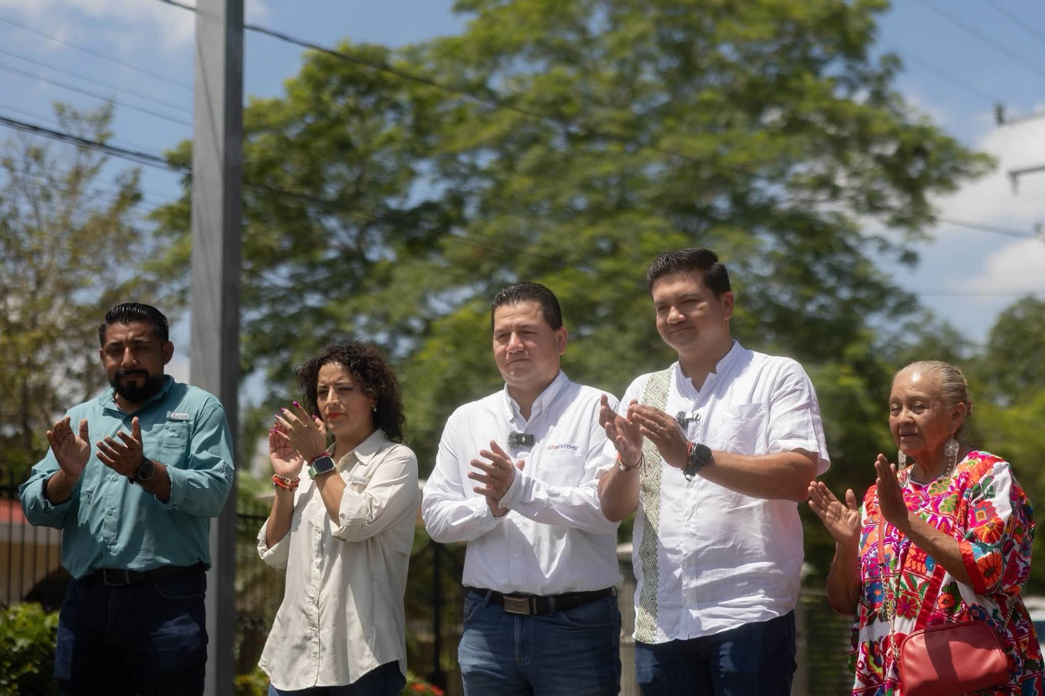 Supervisan construcción de arco de seguridad carretero en Villa Aldama
