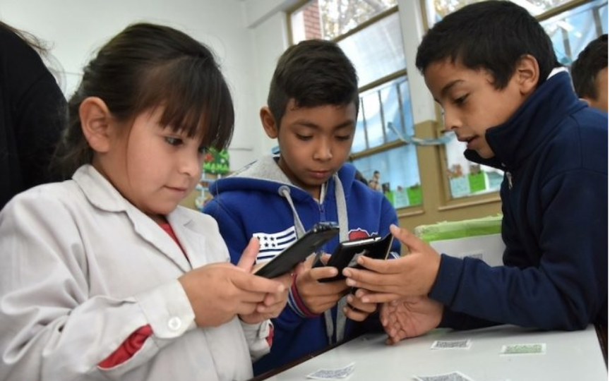 Vigilará CEDH que restricción de celulares en escuelas no vulnere a menores