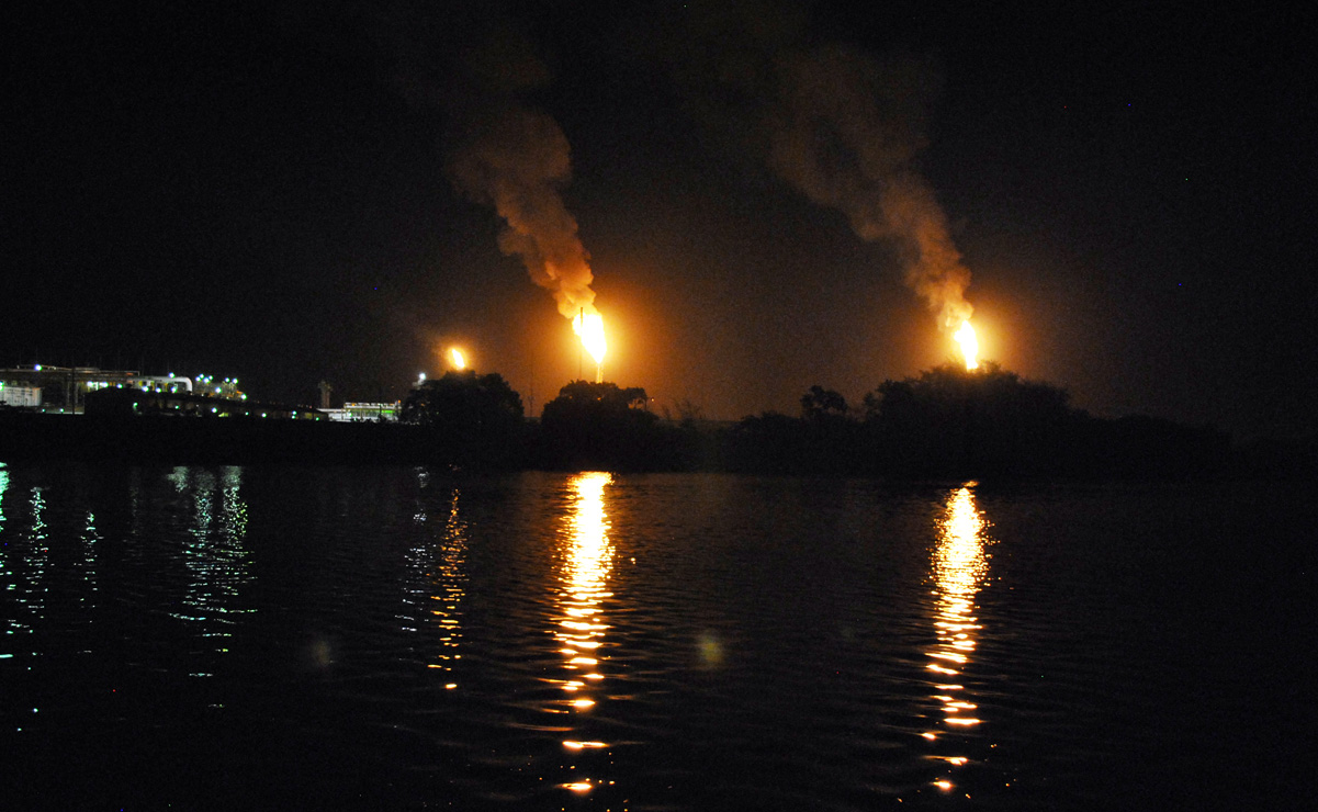PRD exige a Pemex atender reclamos por contaminación de mecheros
