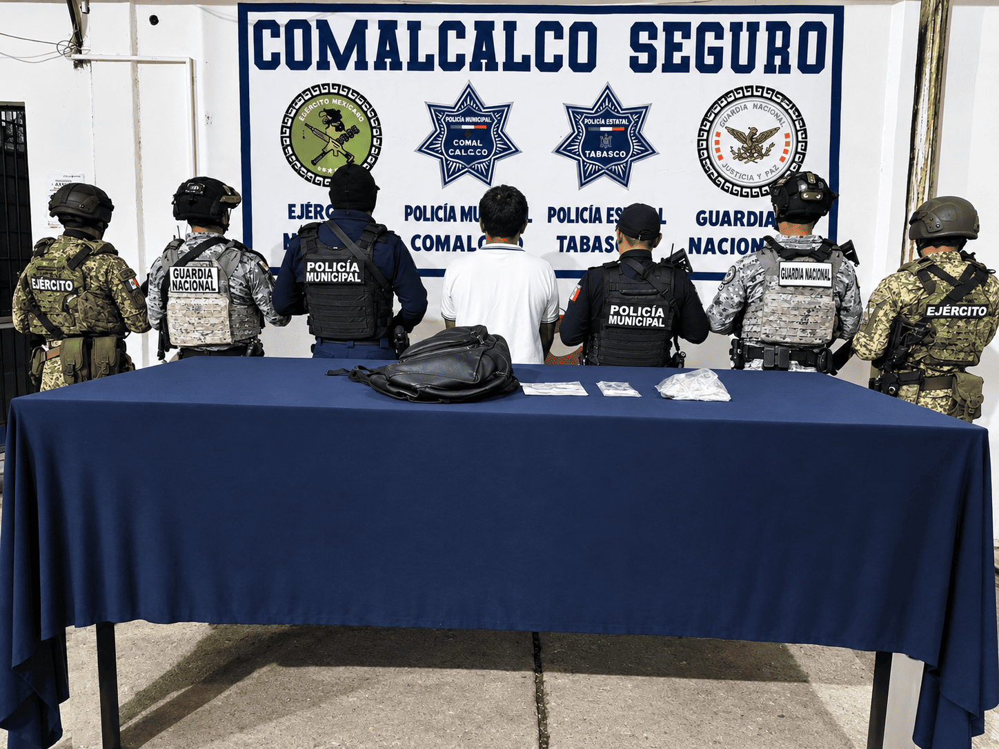 Detienen a dos personas con presuntas drogas durante operativos en Comalcalco
