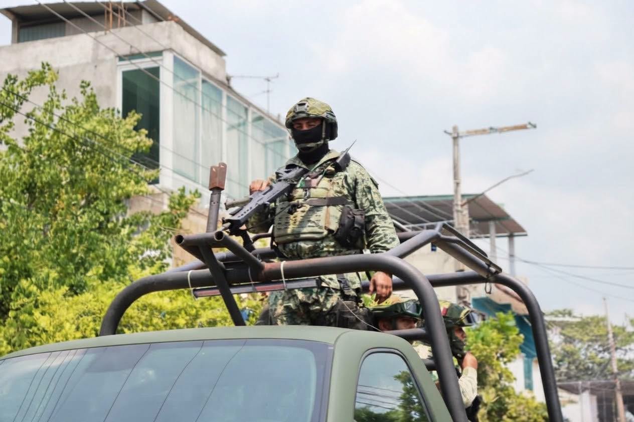 Detiene SSPC a dos personas por delitos contra la salud, portación de arma de fuego y amenazas