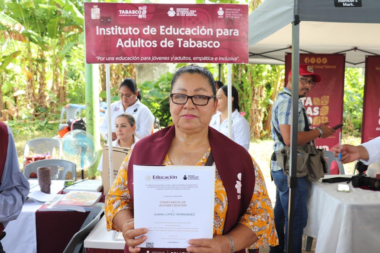 Más de 22 mil tabasqueños concluyen un nivel educativo a través del IEAT 
