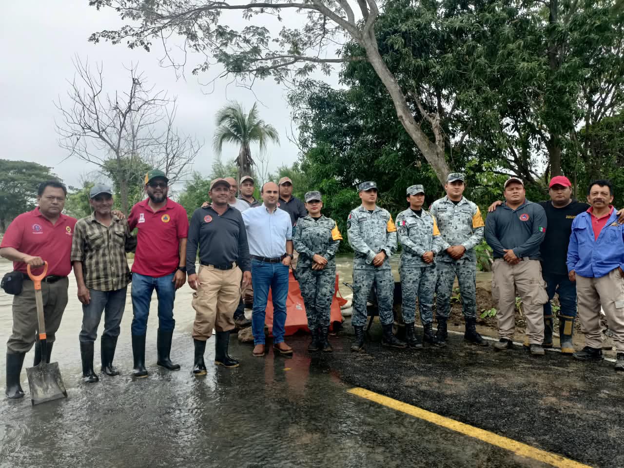 Refuerzan bordo de contención en Teapa para prevenir riesgos ante las lluvias.