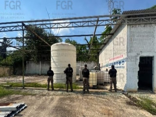 EN CATEO, FGR ASEGURA APROXIMADAMENTE 105 MIL LITROS DE PROBABLE HIDROCARBURO Y PRODUCTOS QUÍMICOS, EN TABASCO.
